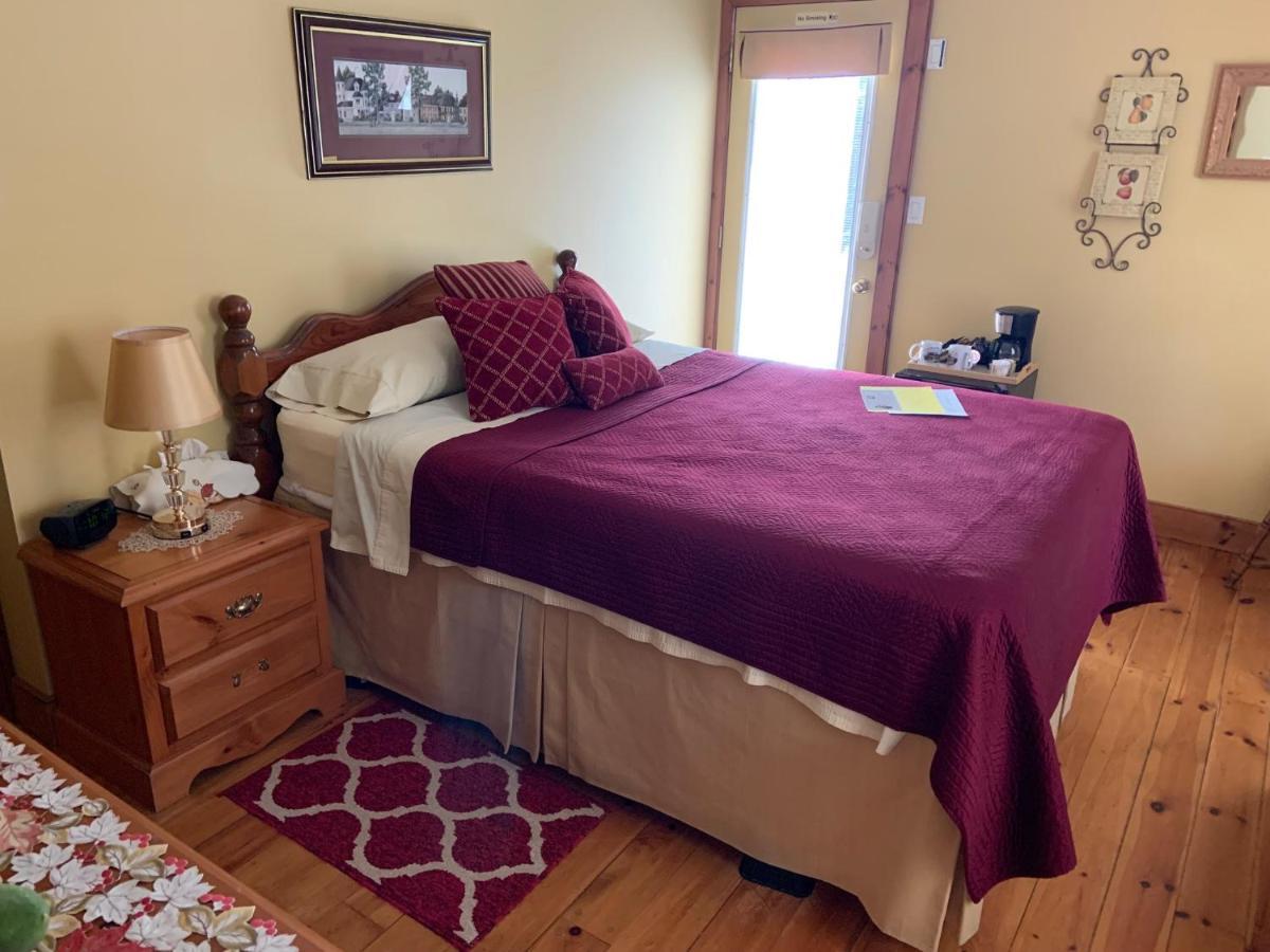 Weatherpine Inn Niagara-on-the-Lake Екстер'єр фото