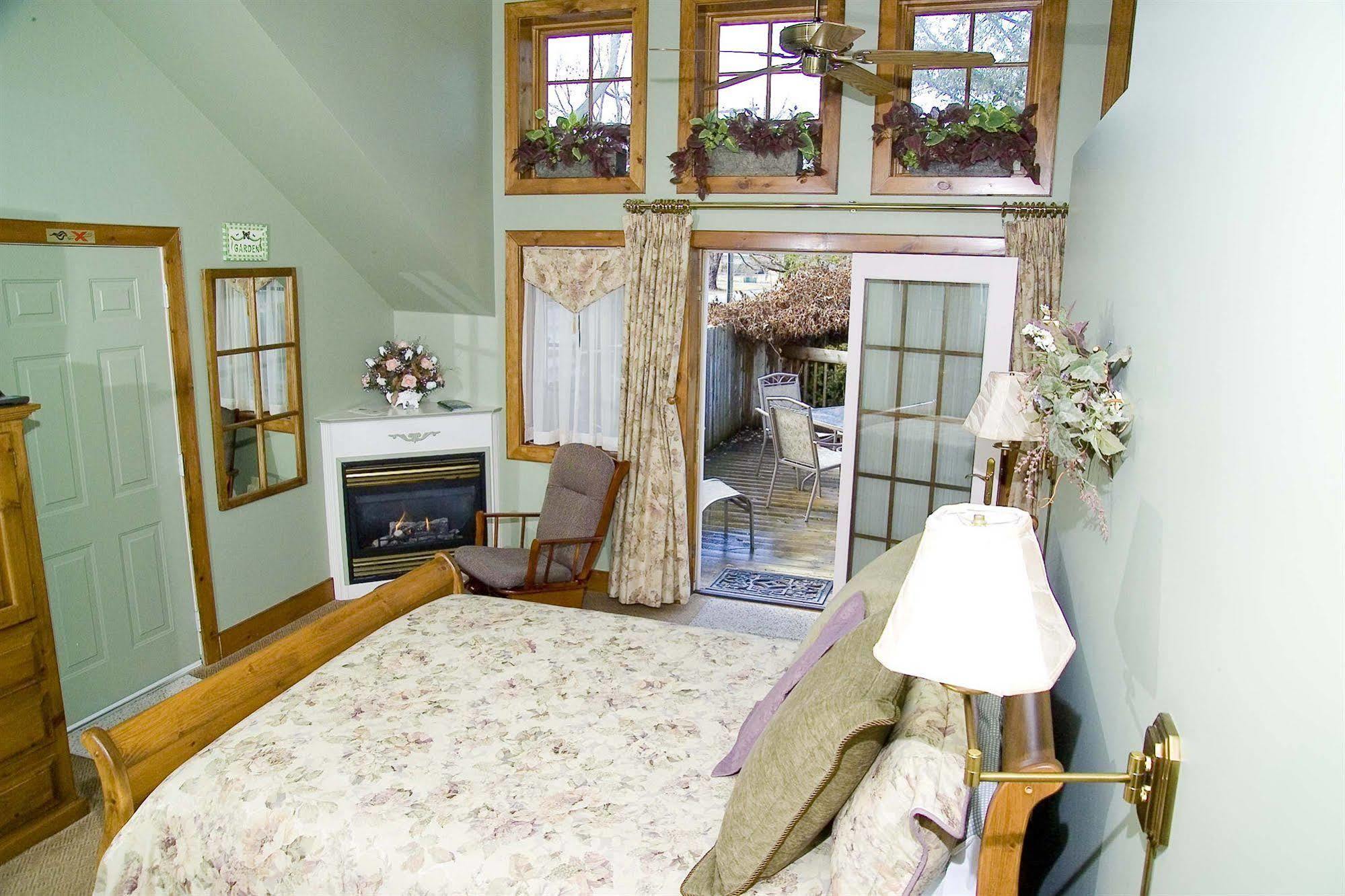 Weatherpine Inn Niagara-on-the-Lake Екстер'єр фото