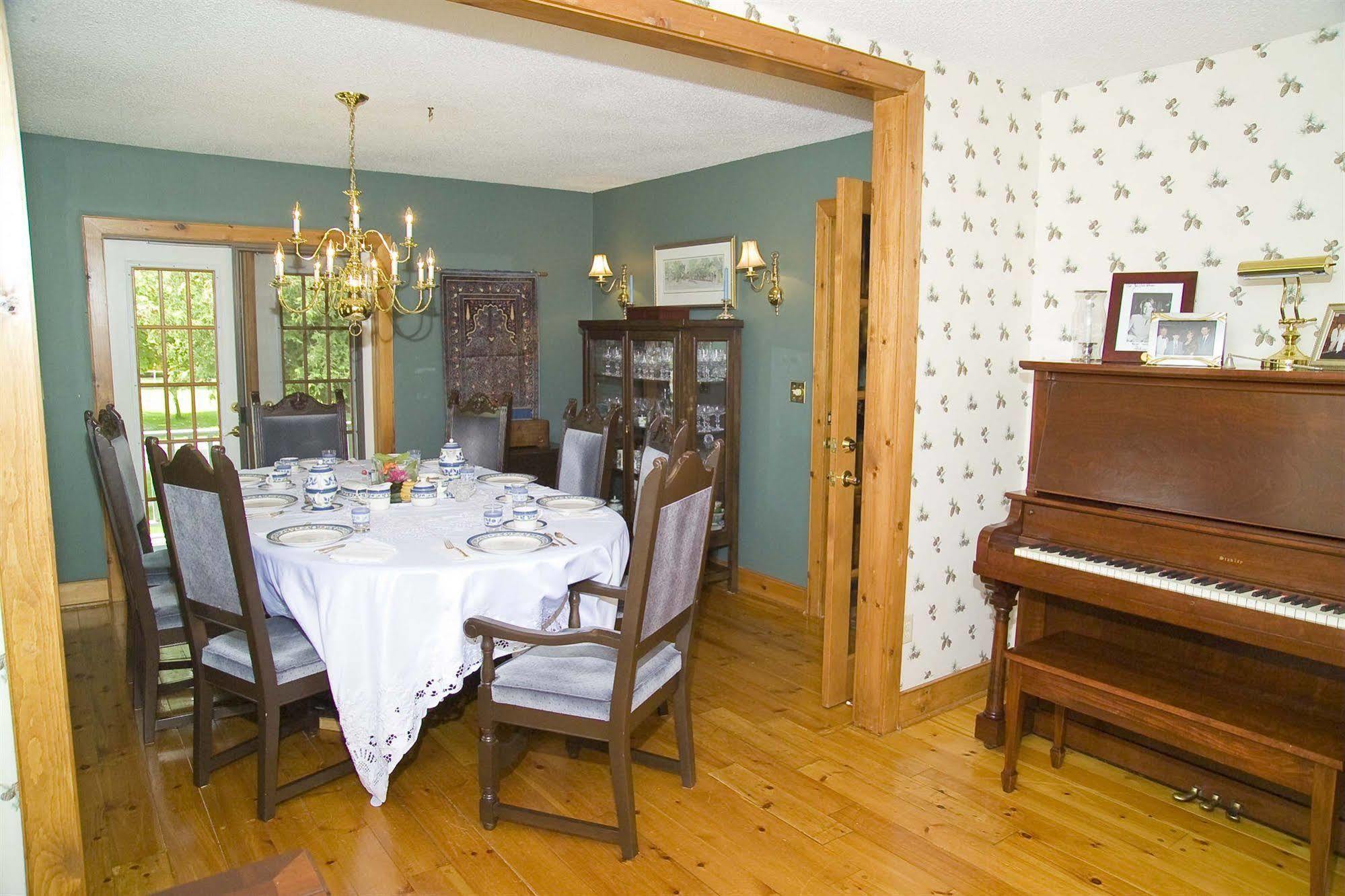 Weatherpine Inn Niagara-on-the-Lake Екстер'єр фото