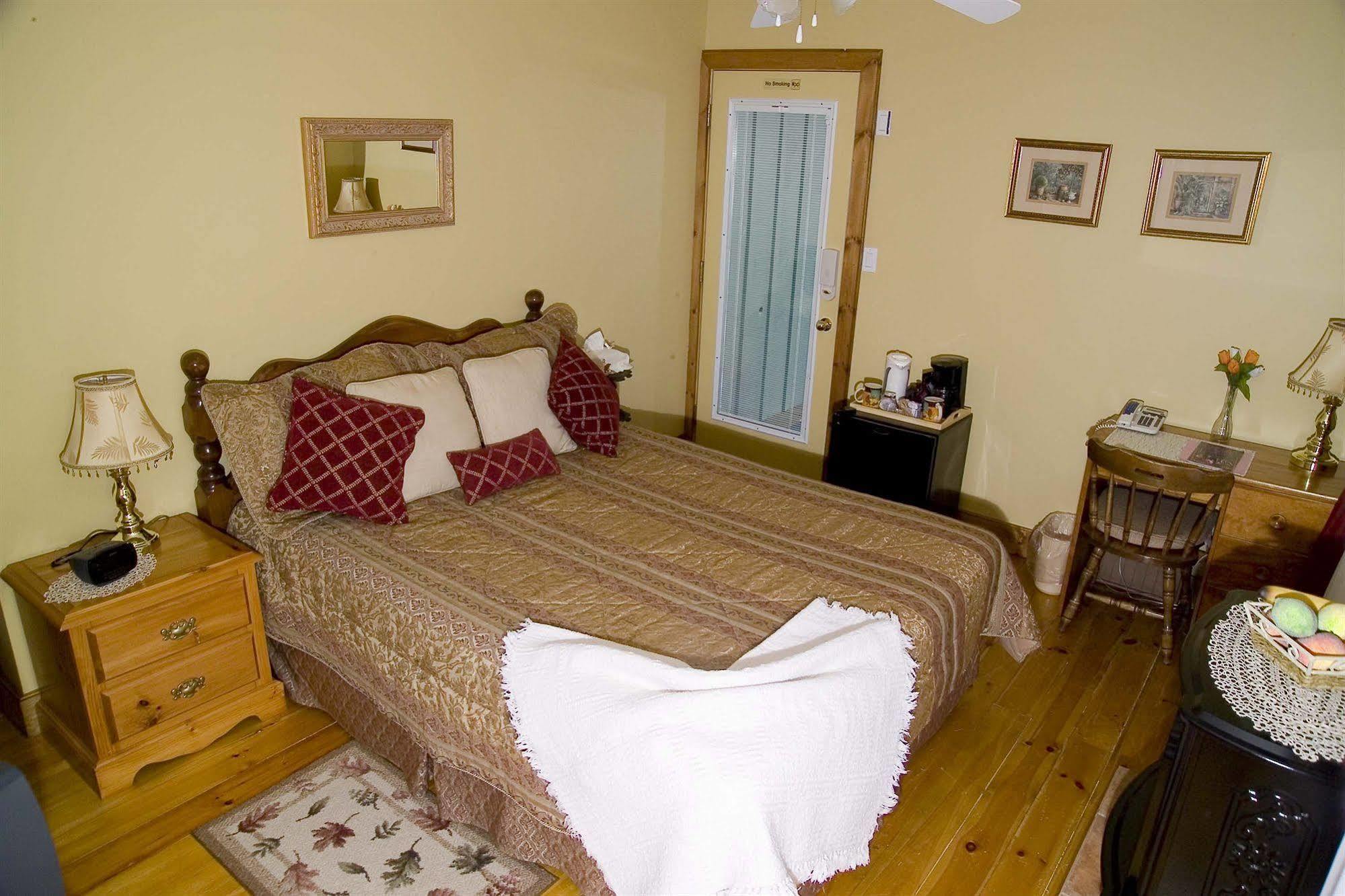 Weatherpine Inn Niagara-on-the-Lake Екстер'єр фото